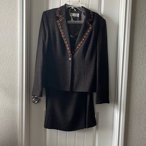 Travis Ayer’s - 16 - skirtsuit